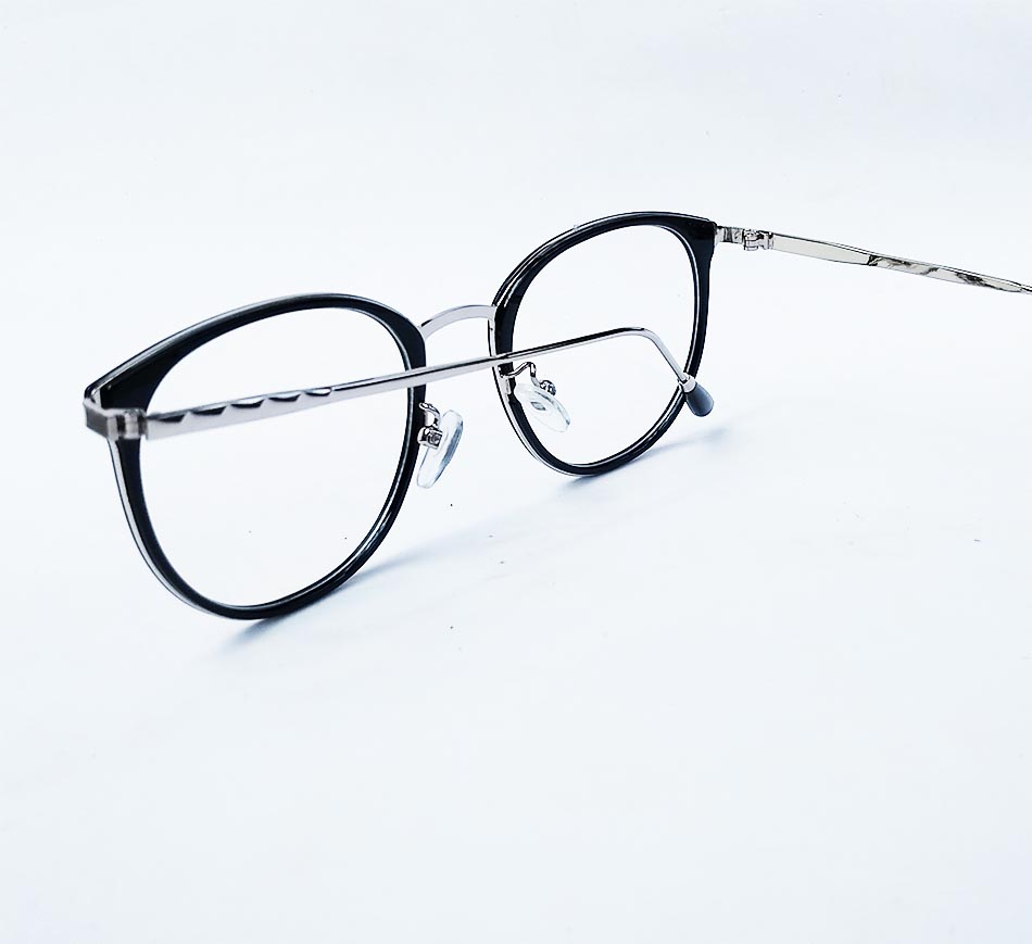 Armação de Óculos de Grau Redondo Black Round 714 Silver