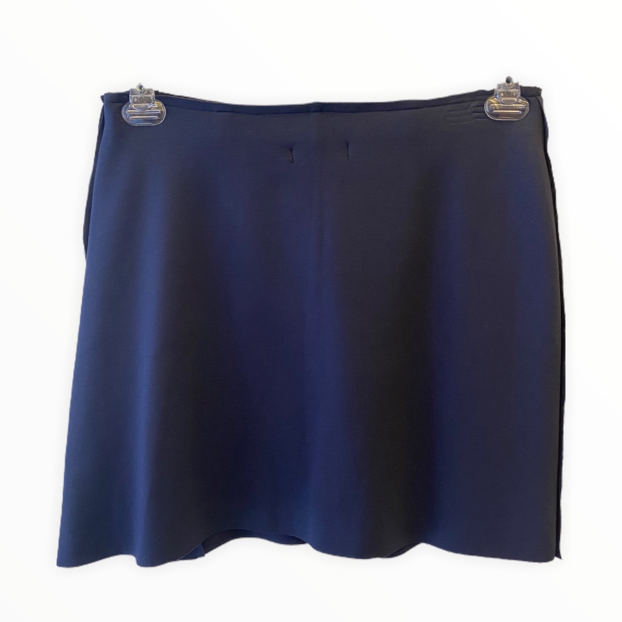 Saia-shorts em neoprene azul marinho com botões metal