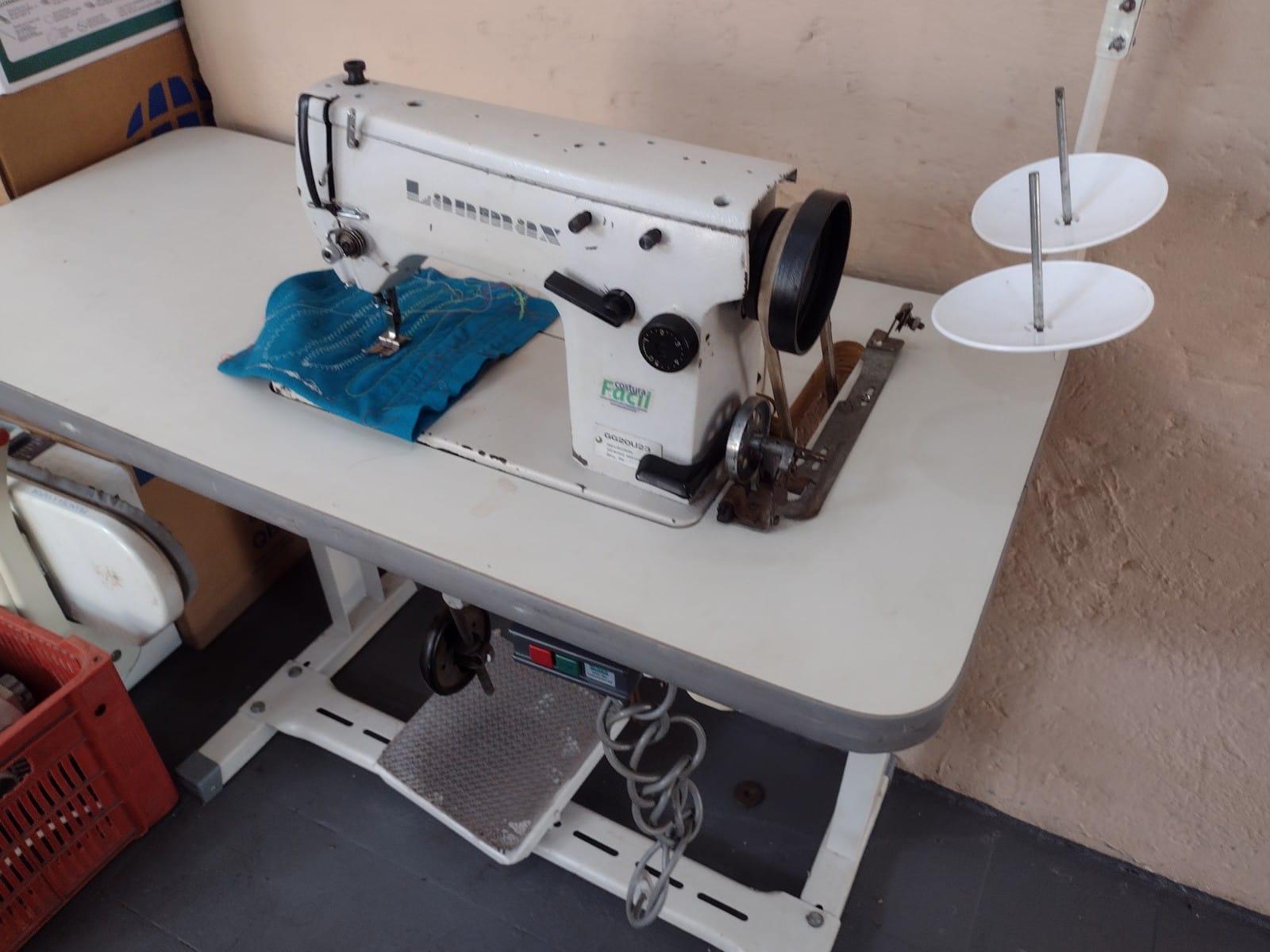 Máquina de costura ZIG ZAG LANMAX 021D - Usada