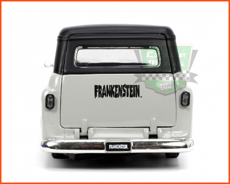 Frankstein &amp; Chevrolet Suburban 1957 com figura - Escala 1/24