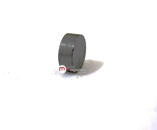 Imã de Ferrite Disco (cerâmica) Y30 8x3 mm - Polo Magnético 