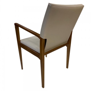 Cadeira Blusa com Braço - Madeira Maciça - Assento e Encosto Estofado