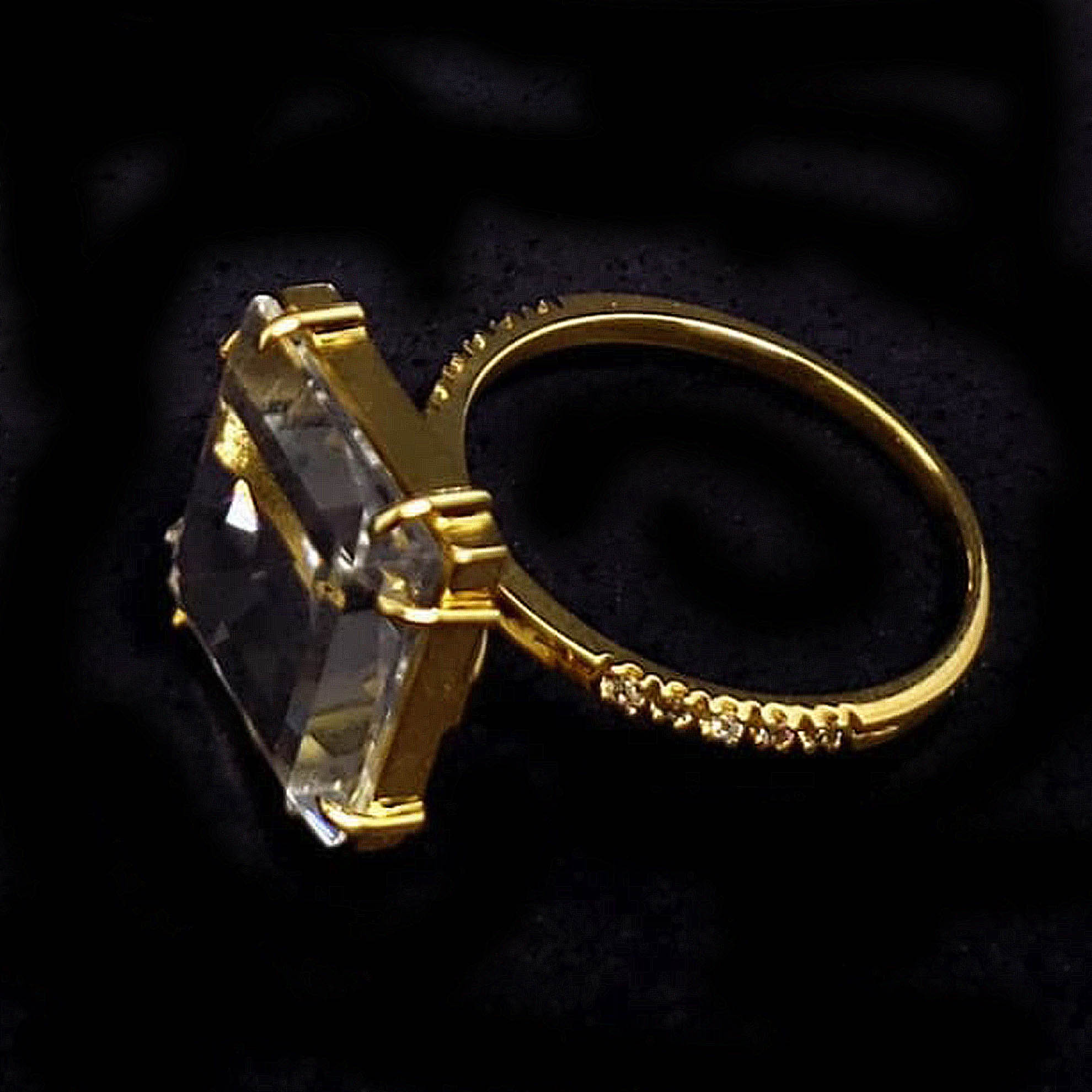 Anel Cristal Quadrado com Diamantes em Ouro 18 Kilates