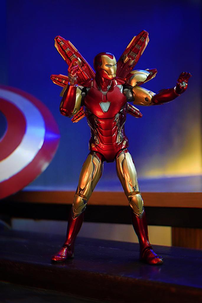 Action Figure Homem de Ferro Iron Man Mark 85 LXXXV com Propulsor: Marvel Comics Escala 1/10 ZD Toys - MKP