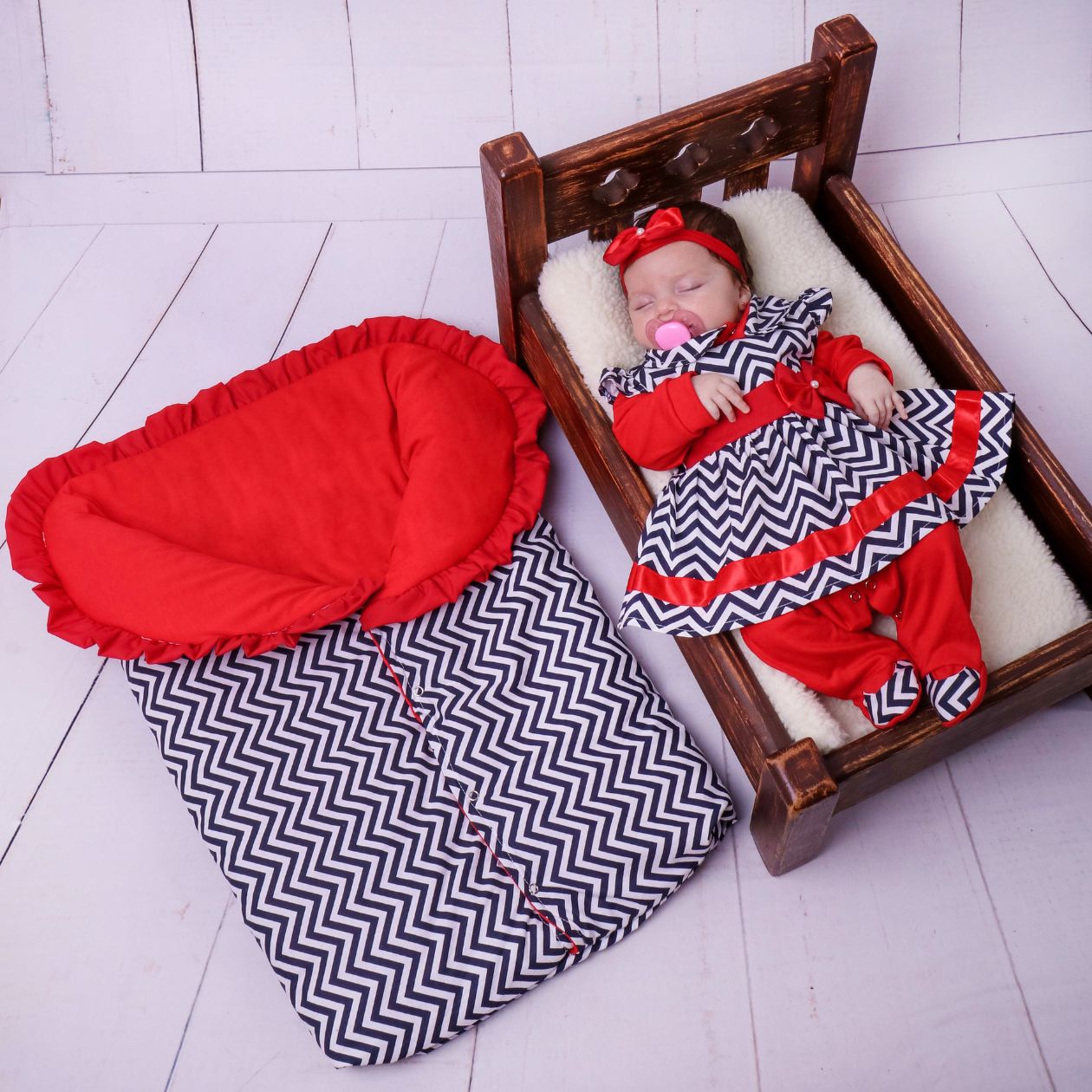 Saída Maternidade Rebeca Vermelho 04 Peças com Saco de Dormir  - Toca do Bebê