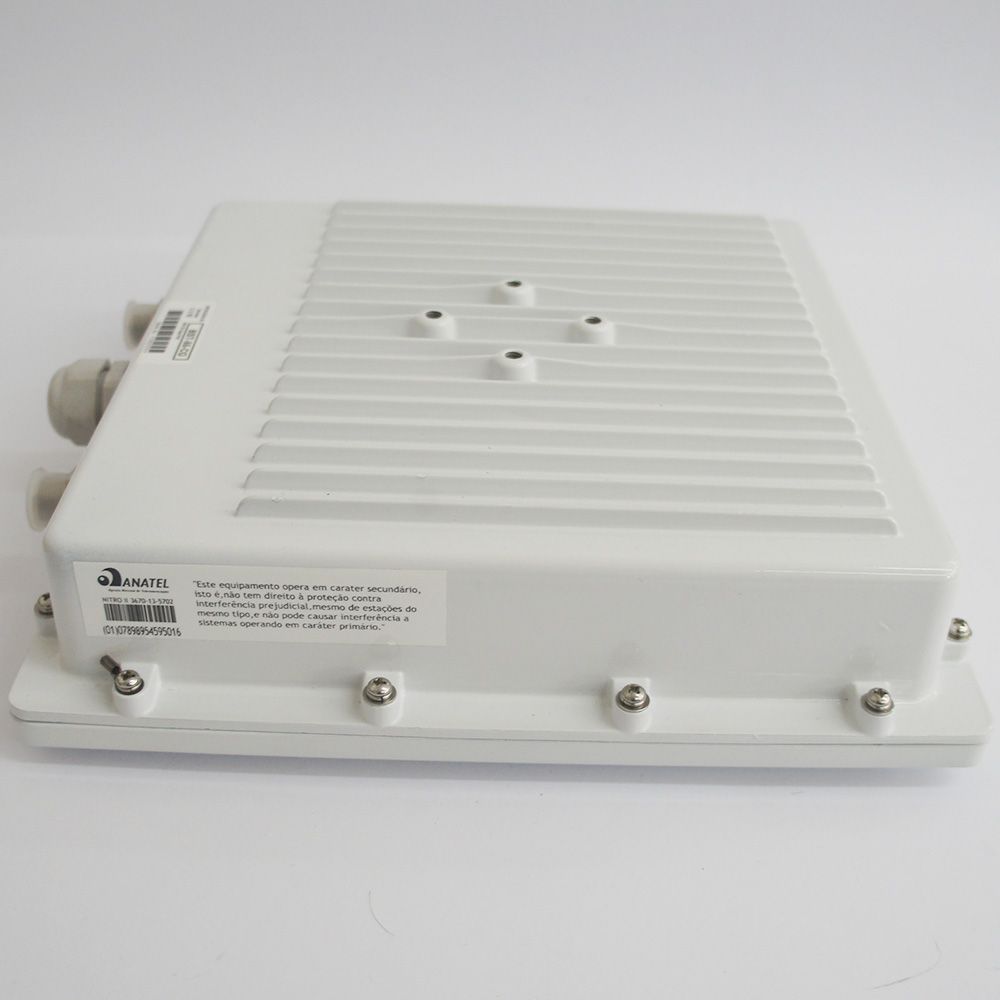 Rádio Ponto A Ponto 5,4 E 5,8 Ghz Com Antena Direcional E Porta Gigabit Ethernet Bst-55-Cg Witelcom