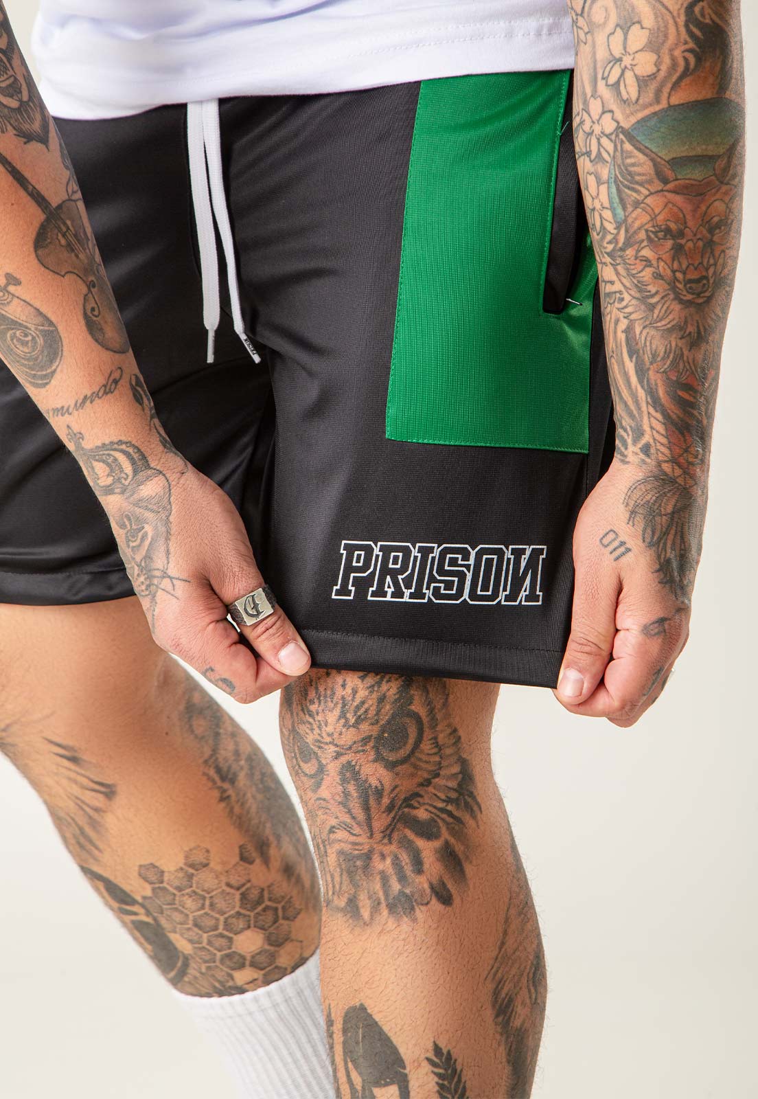Short Sportwear Prison Cutout With Embossed Green