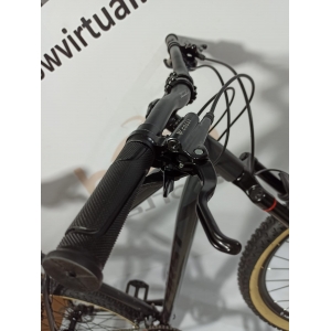 Bicicleta FIRST Smitt aro 29 - 16v Shimano Altus - Freio Colli Hidráulico - Suspensão HLND