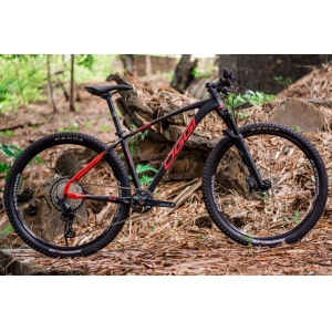 Bicicleta OGGI Big Wheel 7.4 2022 - 12v Shimano SLX - K7 10/51 dentes - NOVA GEOMETRIA - Preto/Vermelho