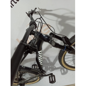 Bicicleta RAVA Nazca aro 29 - 10v Microshift - Freio Shimano Hidráulico - Suspensão Absolute Ar e Óleo