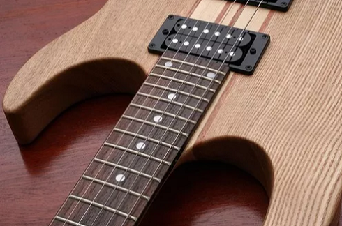 Guitarra Eagle Egt61 C/ Floyd Rose Natural - Saldo
