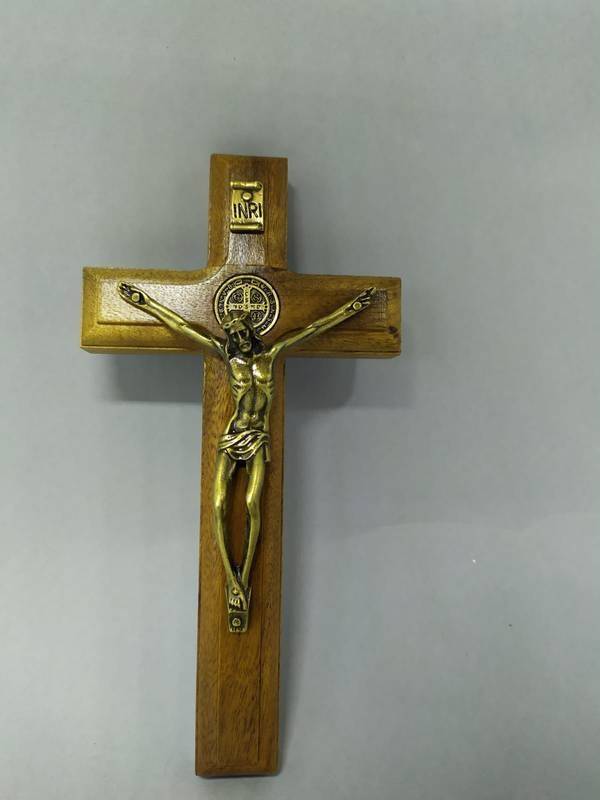 Crucifixo Madeira de Parede 17cm C/São Bento OV
