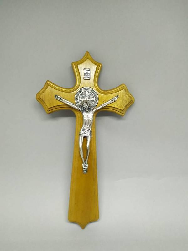 Crucifixo Madeira Moldado Medalha São Bento - Parede 25cm PV
