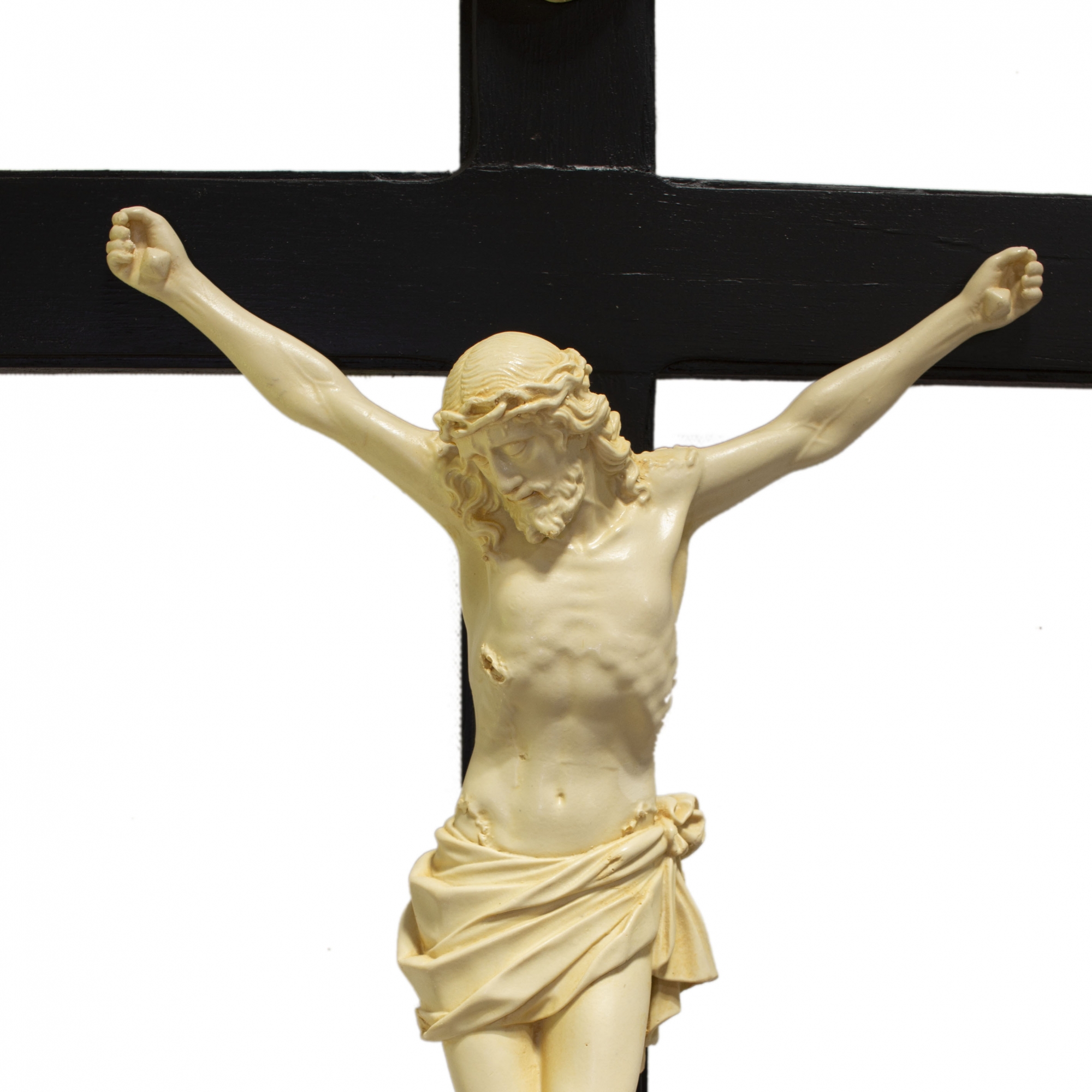 Crucifixo Tradicional 52cm Cruz De Madeira Imagem Resina Cor Marfim