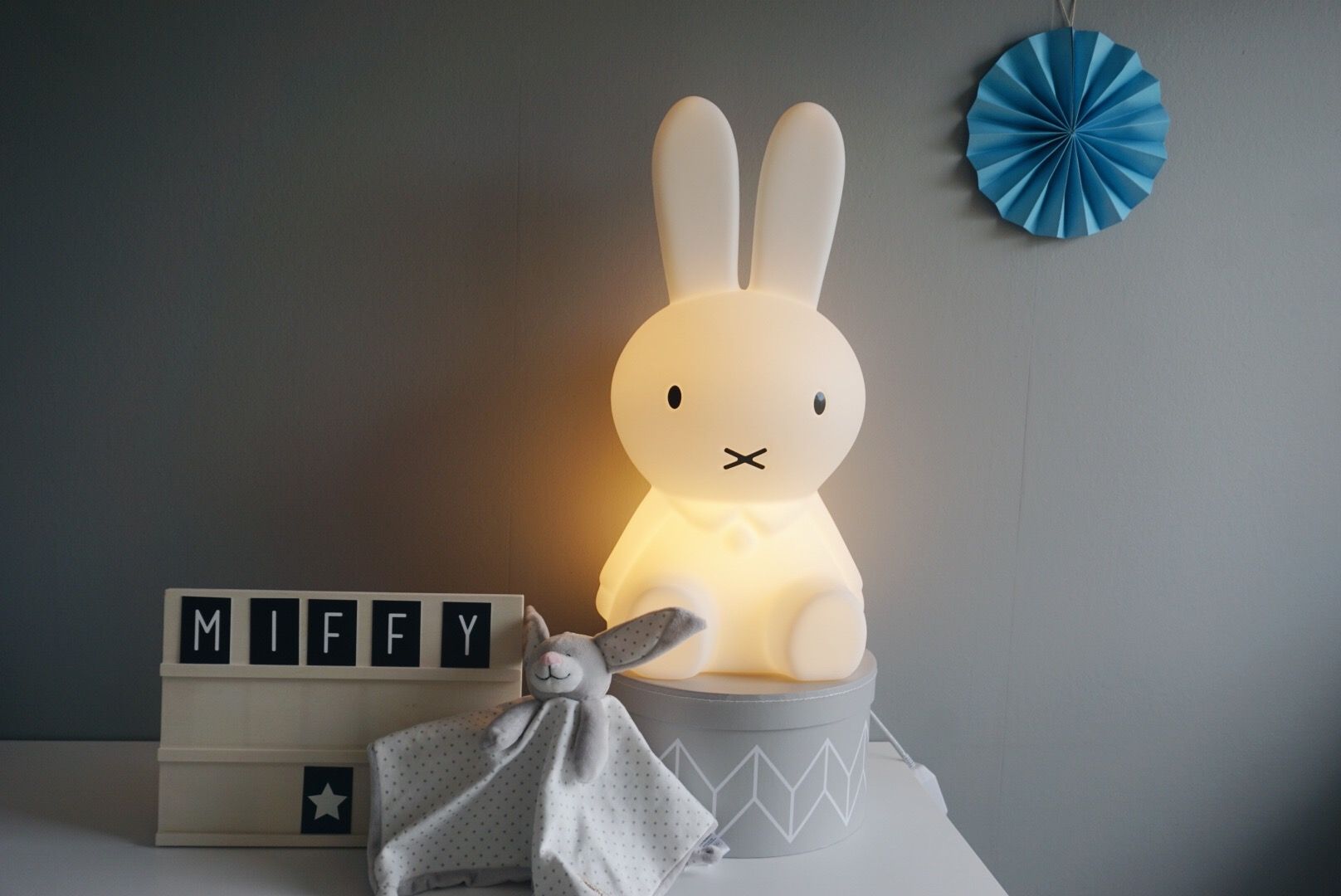 Luminária Coelha Miffy - Natural com Fio 30 cm
