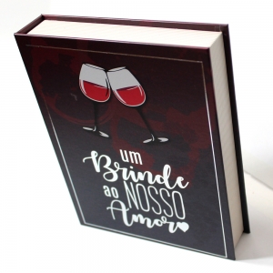 Kit Luxo para Vinho com 5 Peças  - Livro Um Brinde ao nosso Amor