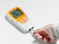 Analisador bioquímico portátil para testes remotos - Medidor de Glicose, Colesterol, Triglicérides e Lactato - ACCUTREND PLUS - Roche