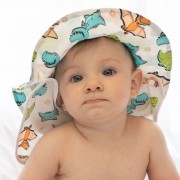 Kit 2 Peças Chapéu Banho Bebê e Infantil e Aba Removível Proteção Ombros Dinossauros Vermelho e Azul