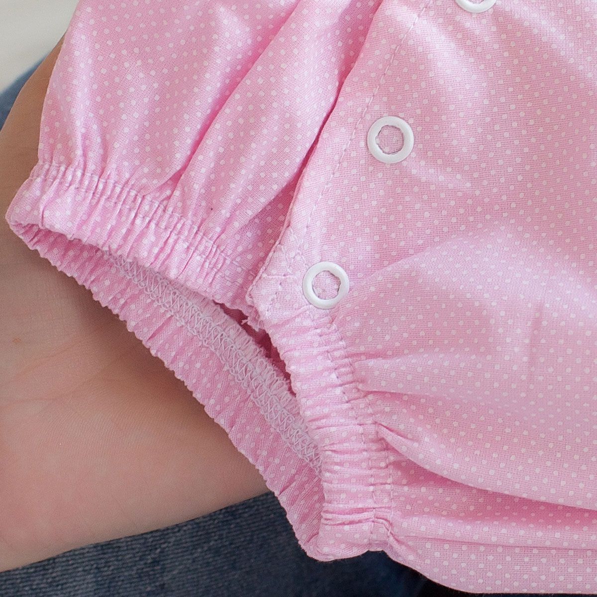 Tapa Fralda Infantil Tricoline Poá Rosa e Branco com Botões de Pressão