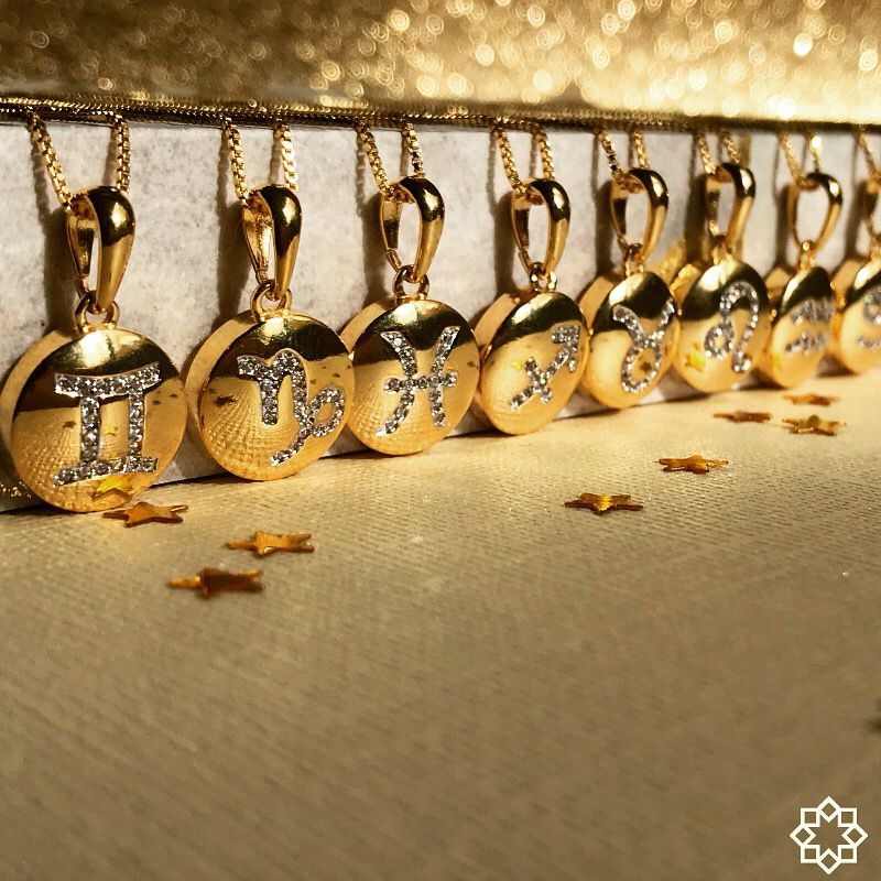 Colar De Signo Aquário Com Zirconias  banhado em ouro 18k cordão
