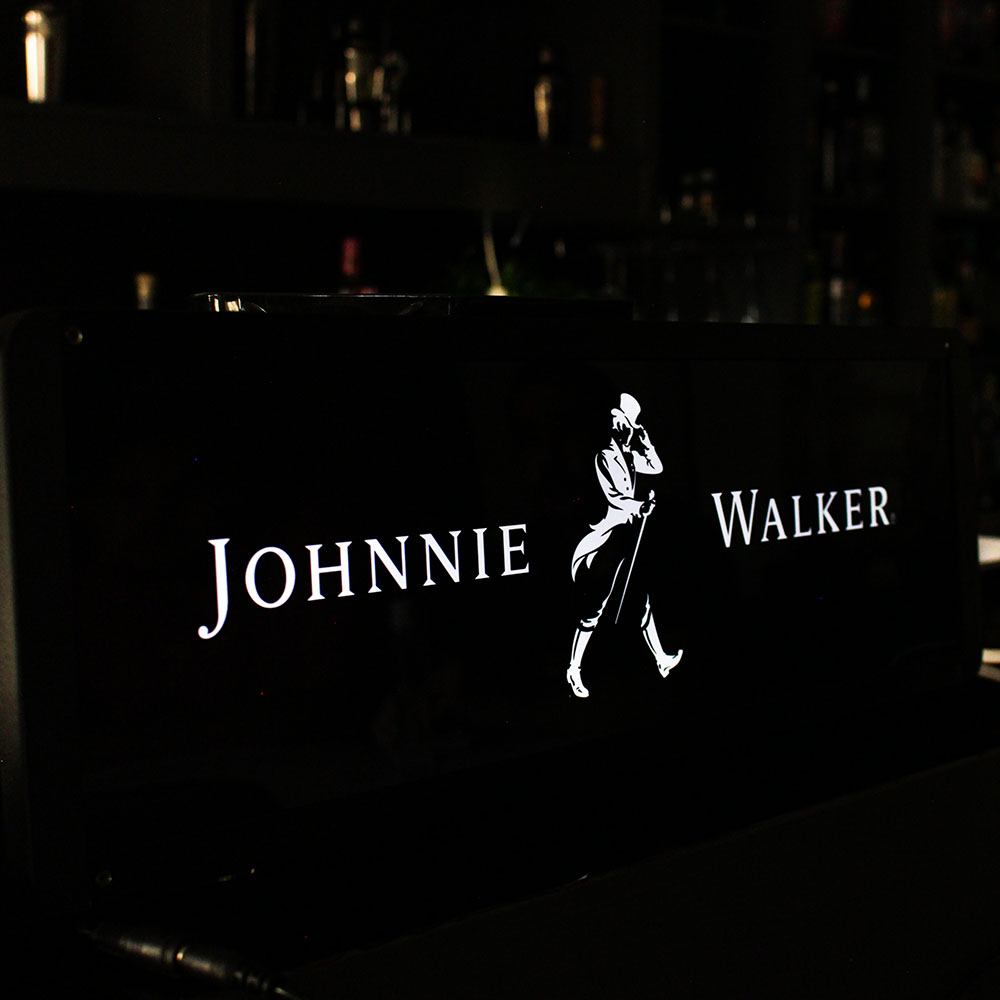 Luminoso Retangular Johnnie Walker (Preto e Branco)