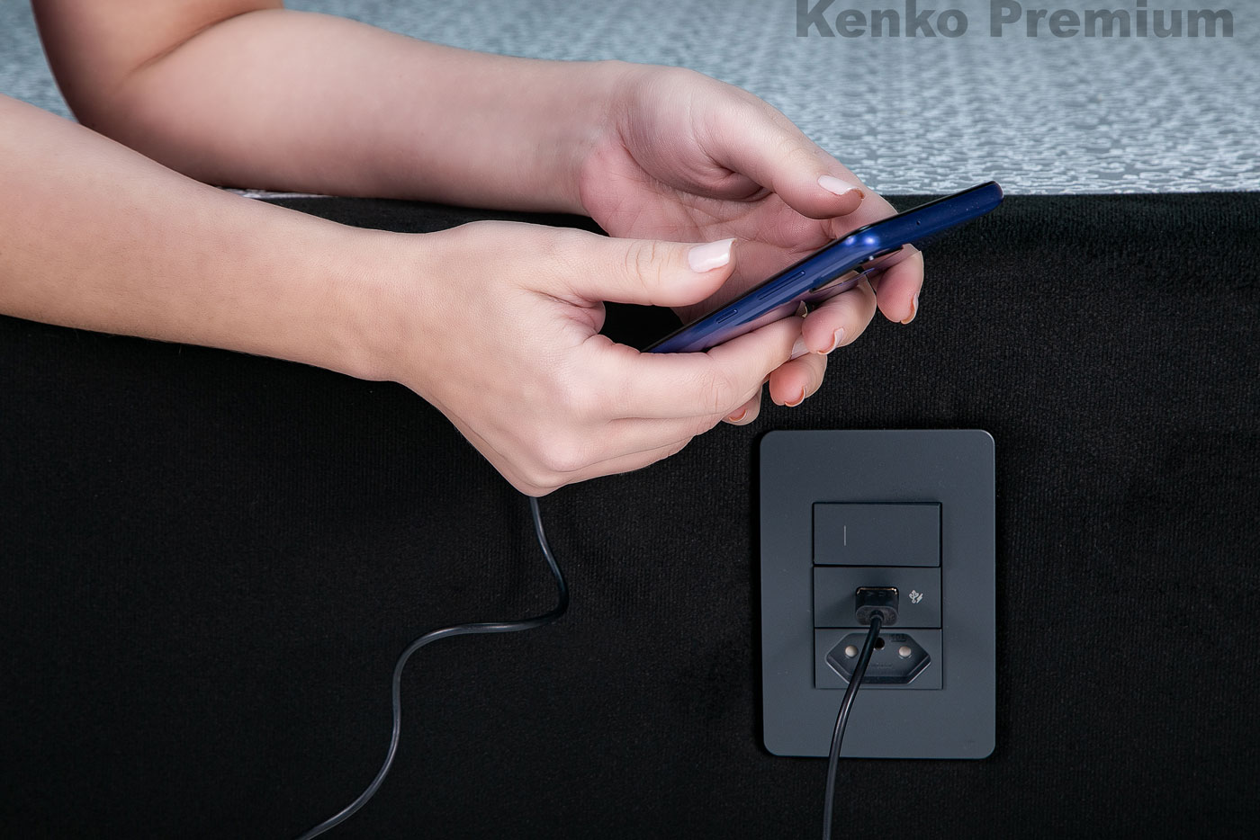 Box Base Para Colchão Iluminado King Size 1,93x2,03 Usb C/kit Conect Suede Kenko Premium - Kenko Premium Colchões