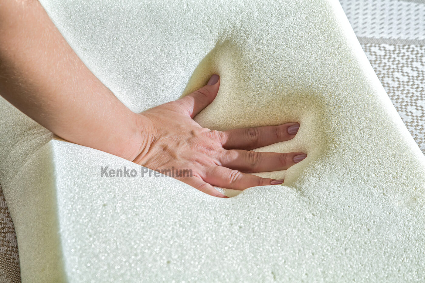 Travesseiro Magnético Anatômico HR Látex Kenko Premium  - Kenko Premium Colchões