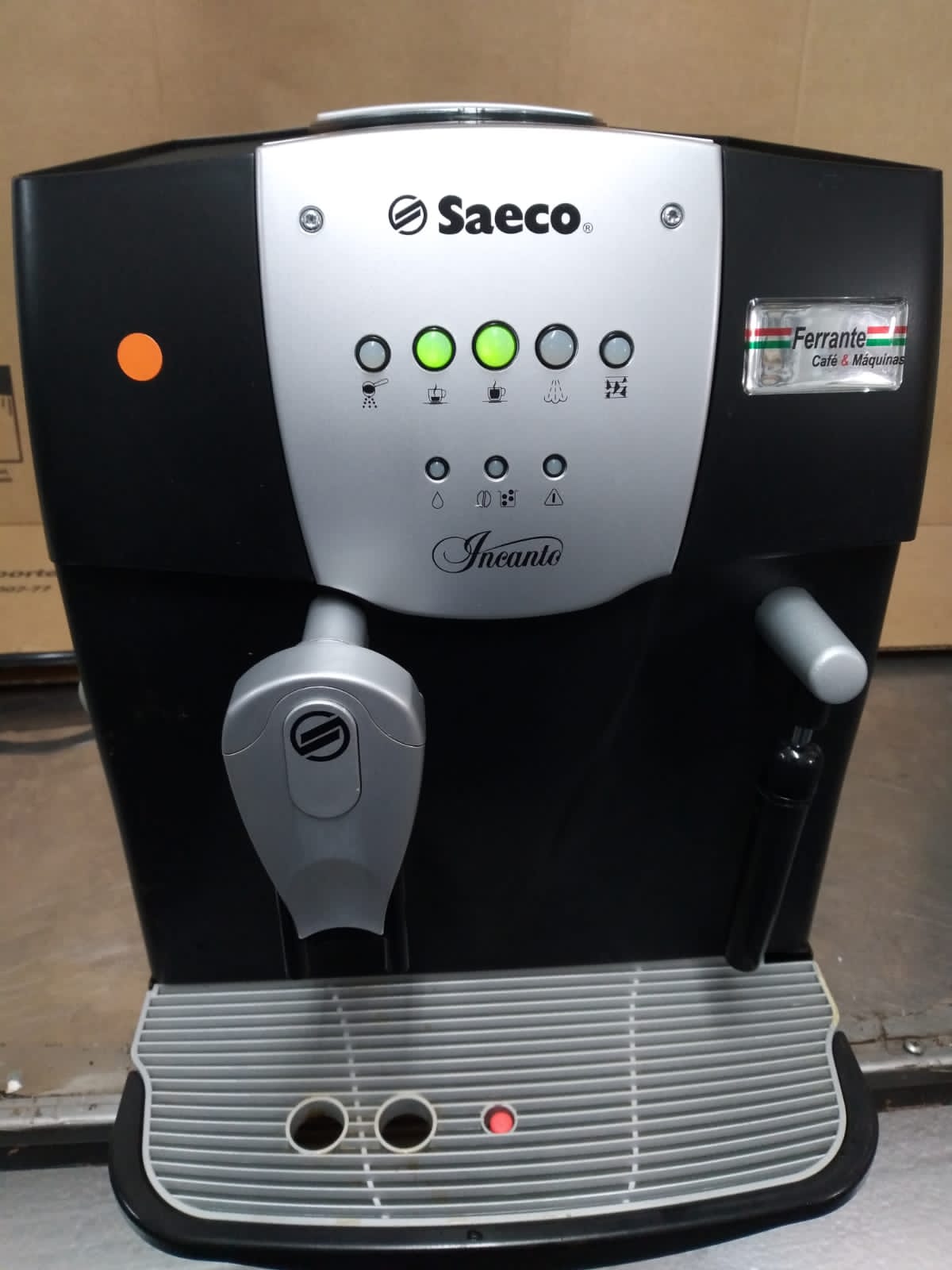 Máquina de Café Expresso Saeco Incanto 110V Usada (Semi Nova)