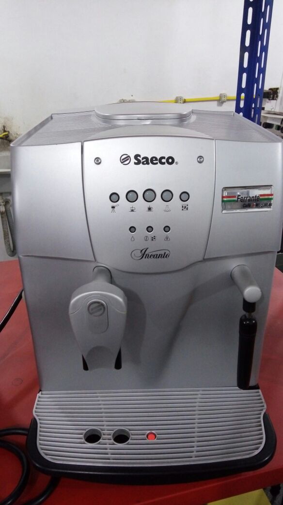 Máquina de Café Expresso Saeco Incanto 220V Usada (Semi Nova)