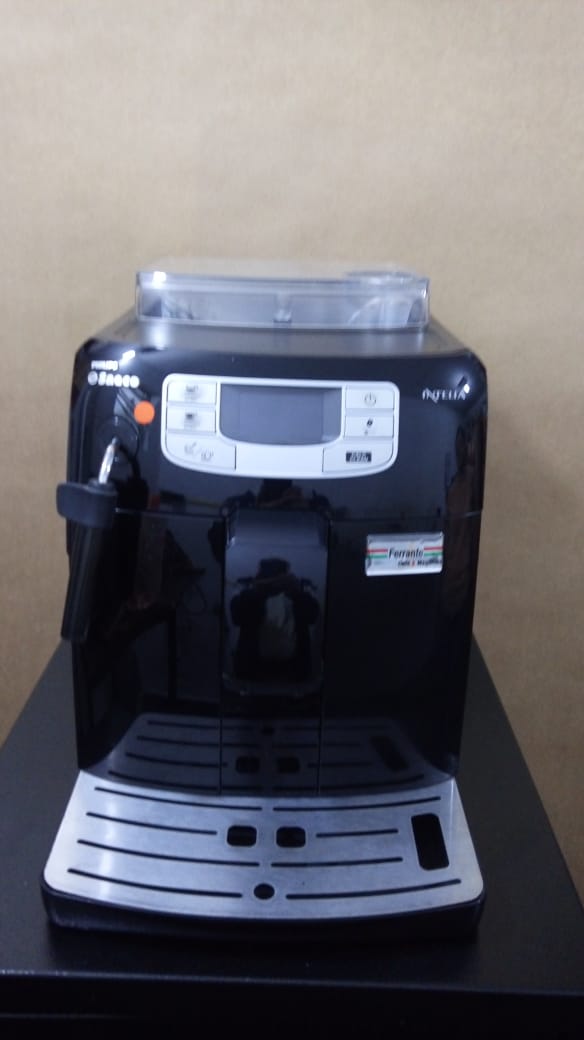 Máquina de Café Expresso Saeco Intélia Usada (Semi Nova)