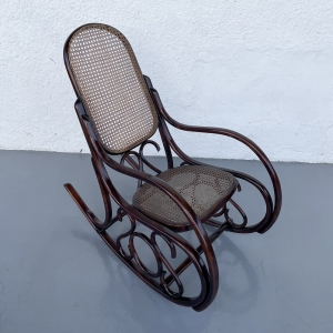 Antiga Cadeira De Balanço Austriaca Thonet Modelo Raro