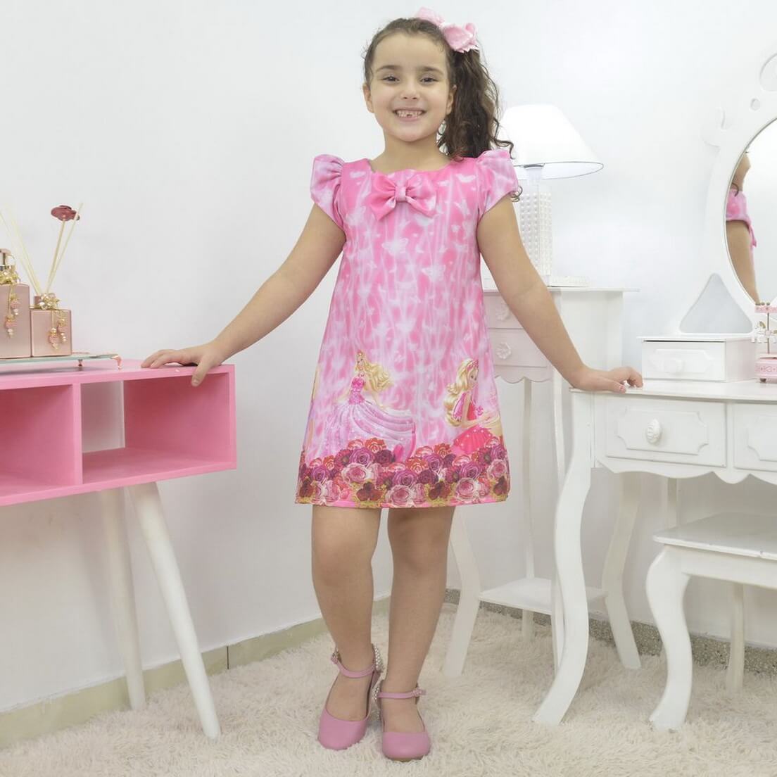 Vestido infantil da Barbie princesa na cor rosa - Outlet