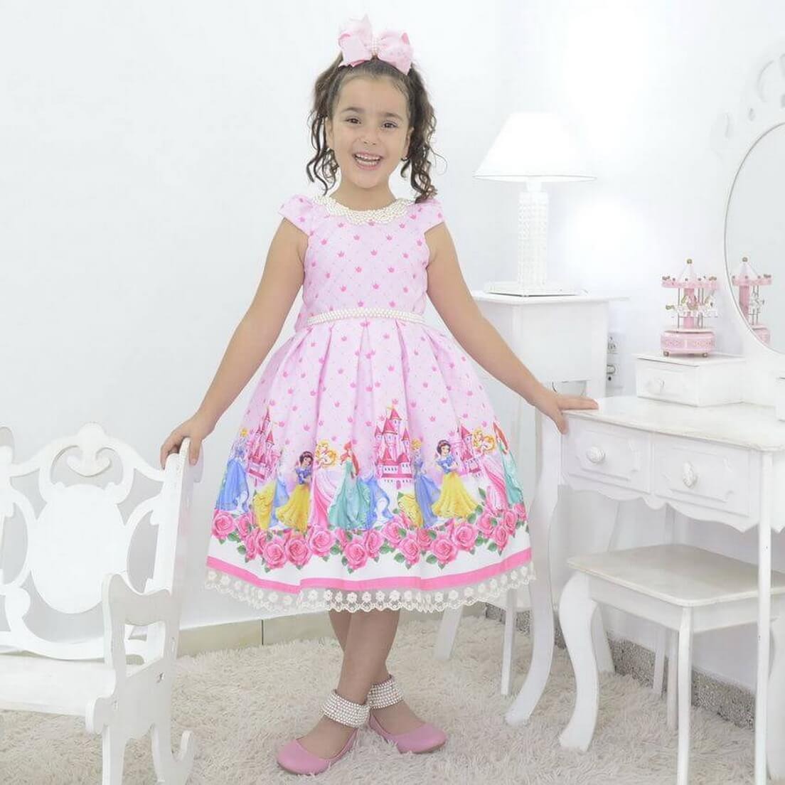 Vestido infantil tema das Princesas com laço nas costas - Outlet