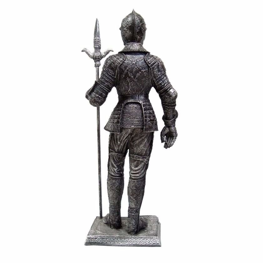 Estátua Soldado Medieval gigante com lança e armadura decoração.