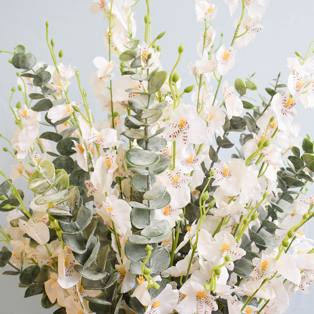 Arranjo de Flor Artificial Branca e Eucalipto no Vaso de Vidro | Formosinha