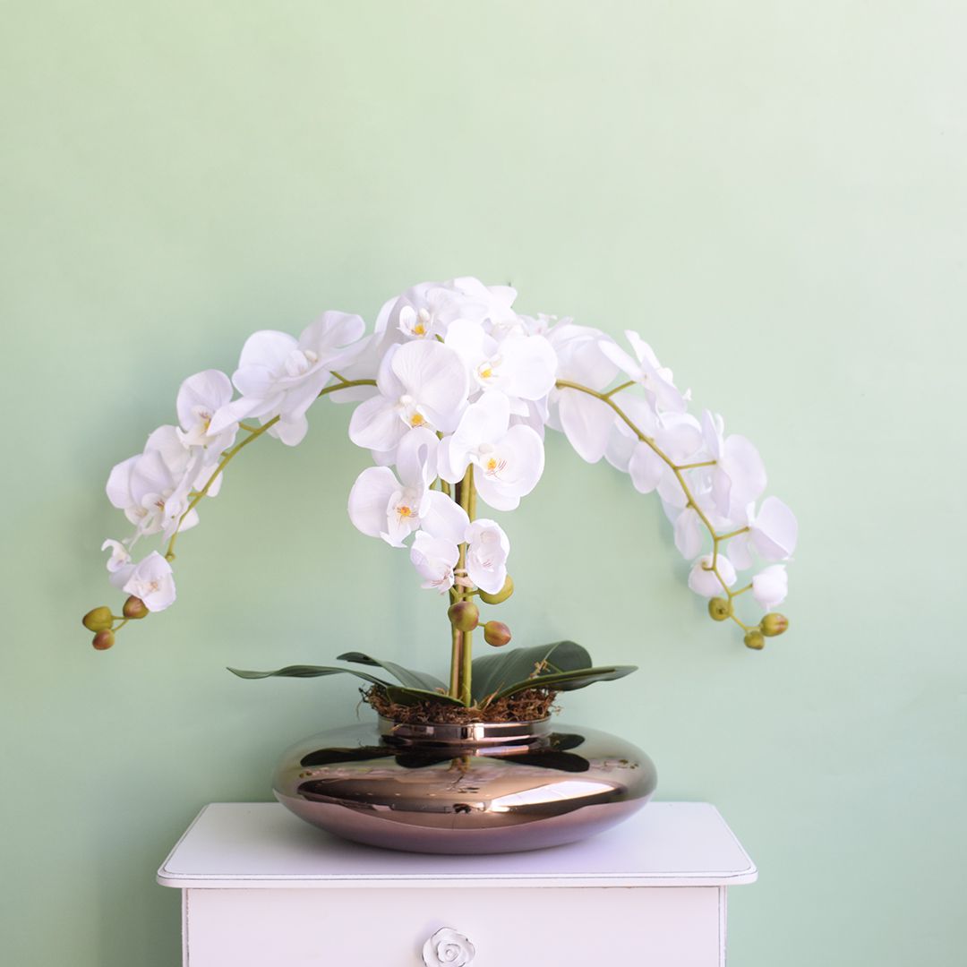 Arranjo de Orquídeas Brancas Artificiais no Vaso Bronze | Formosinha
