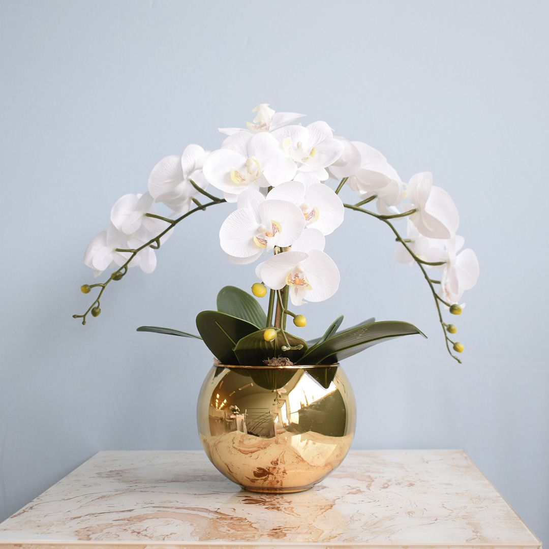 Arranjo de Mesa Orquídeas Branca Silicone no Vaso Dourado