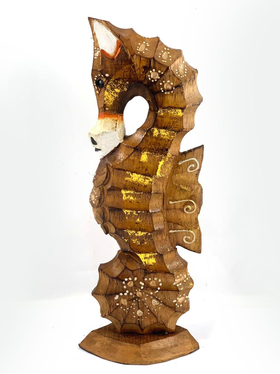 Escultura Cavalo-Marinho em Madeira Albesia em Tom Natural e Detalhes em Dourado [ 25/30/35cm]