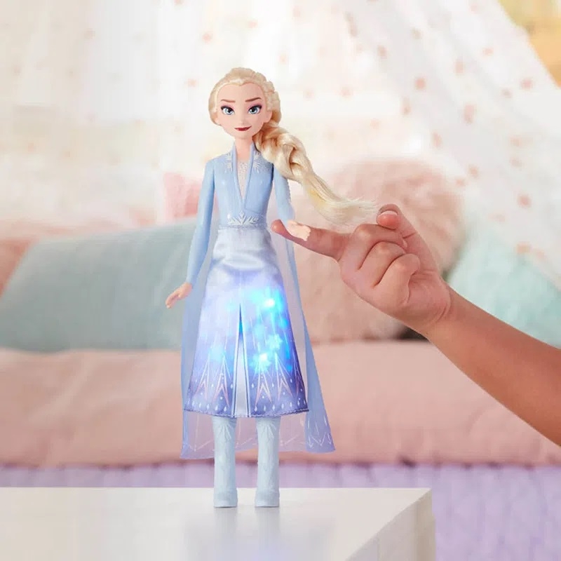 Boneca Elsa Aventura Mágica Frozen 2 Hasbro E7000/E6952