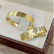 Alianças de Ouro 18k com Diamantes -4mm e 3,8 G - WM9331
