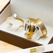 Alianças maciças em ouro e prata com anel solitário WM10209 