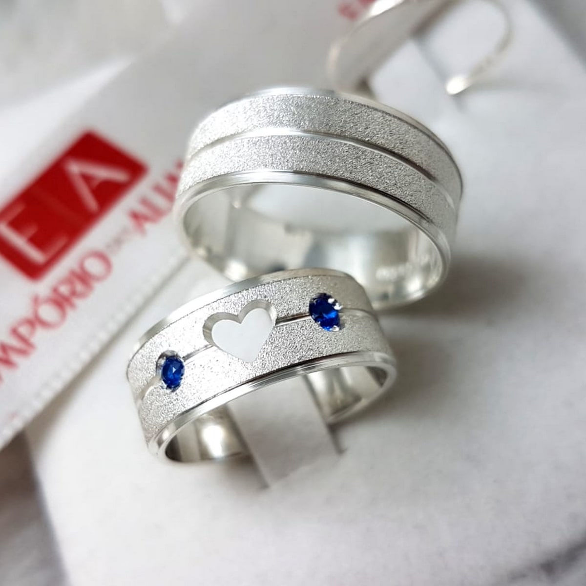 Alianças de Prata Namoro Compromisso 8mm Pedra Azul Coração Vazado