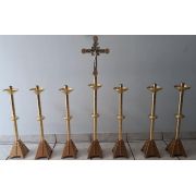 Conjunto 6 Castiçal e 1 Crucifixo - altura castiçal 50cm - altura crucifixo 85cm
