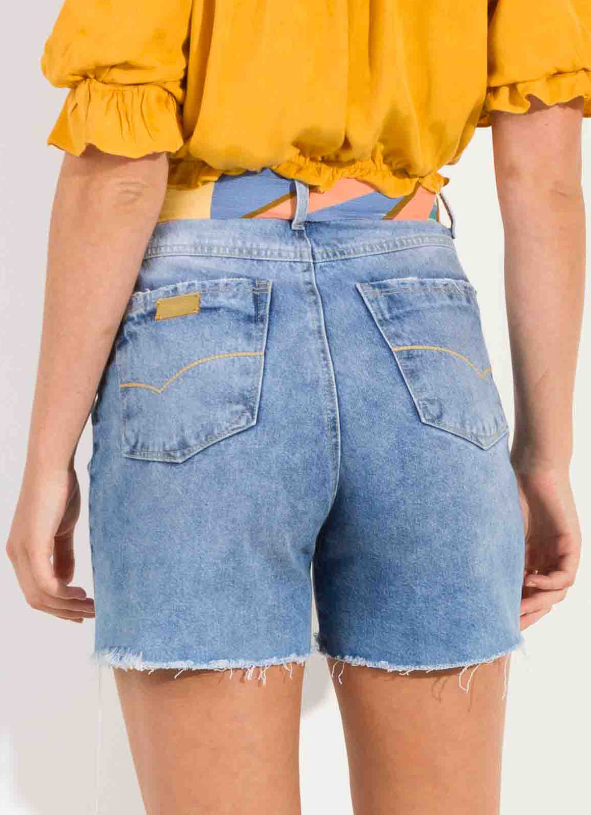 Shorts Dioxes feminino jeans com cinto em amarração