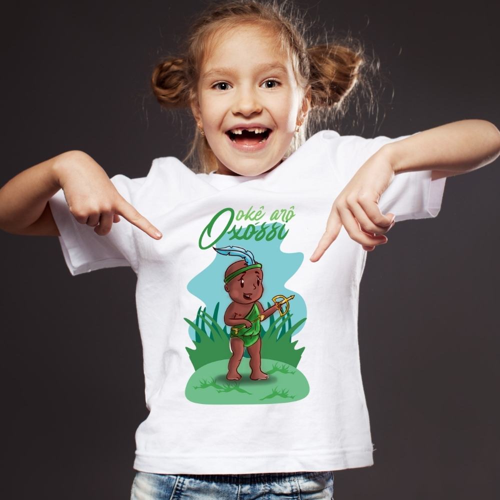 Camiseta Infantil - Oxóssi Baby com cenário