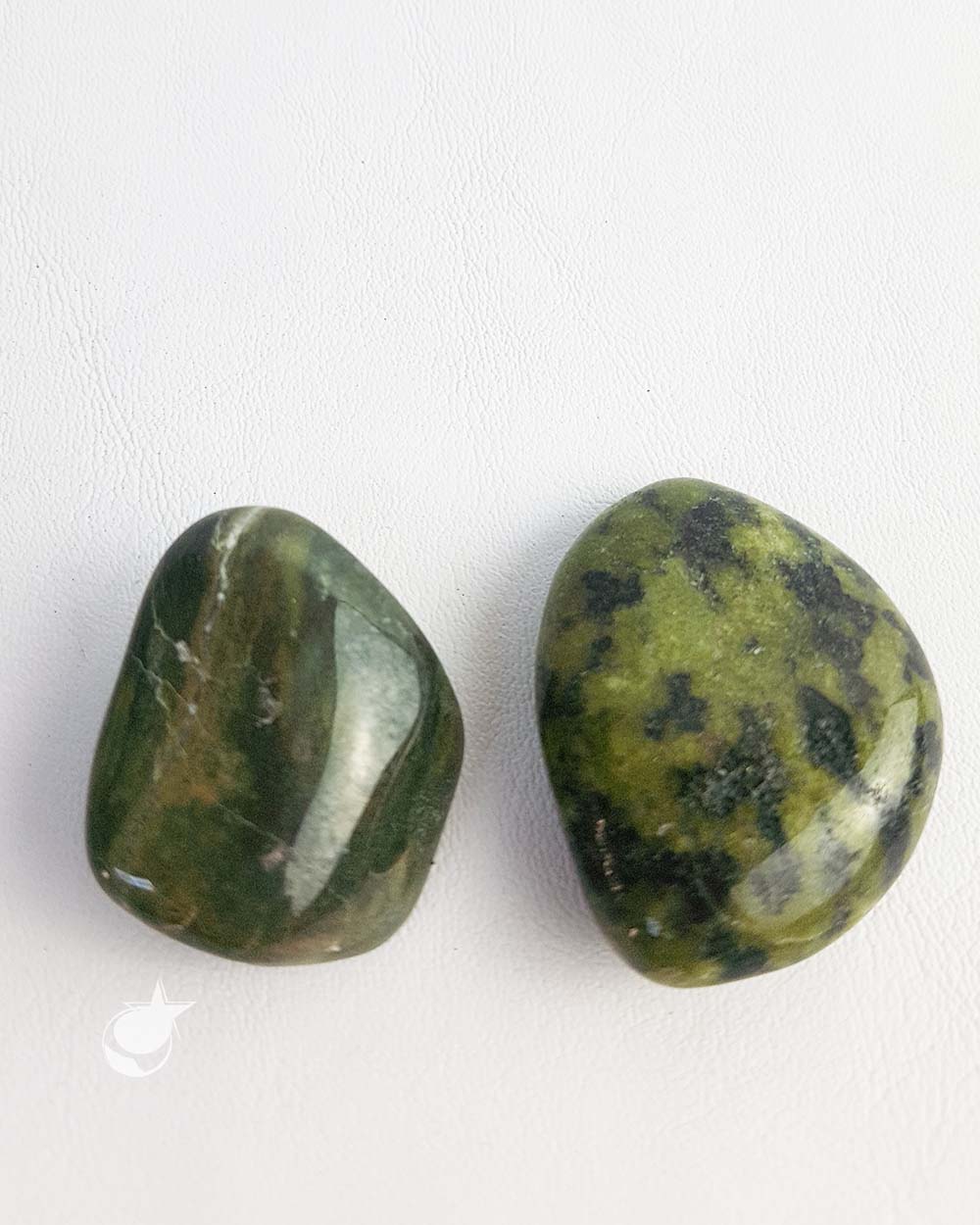 NEFRITA ROLADA -  PACOTE COM 50g (2 a 3 pedras)