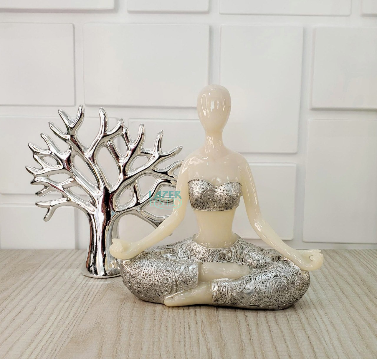 Escultura Ioga Branca Com Roupa Prata Yoga  - Lazer e Estilo