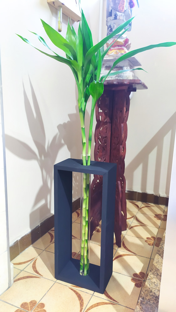 Vaso em Vidro com Suporte para Chão com 3 Hastes de Bambu da Sorte