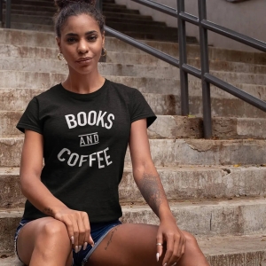 Camiseta Books And Coffee