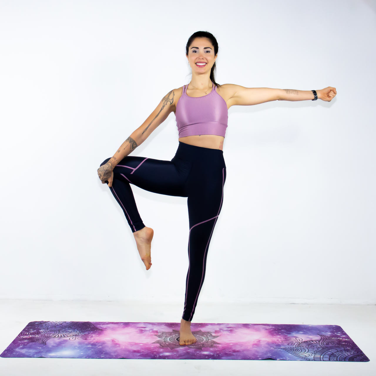 Tapete de Yoga Dobrável para Viagem Cosmos - Aveludado + Borracha Natural 1,5mm - Om Joy